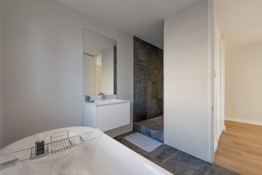 To Let 4 Bedroom Property for Rent in Sea Point Western Cape